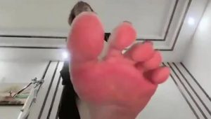 黑丝高跟变小第一视角
