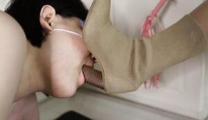 【芊芊】复古靴子肉丝无情虐踩母狗-97LZTD-102881
