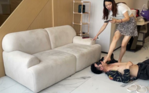 【黑丝诱惑】素人篇：某小学音乐老师黄老师脚深喉插吐狗奴-97LZTD-103145