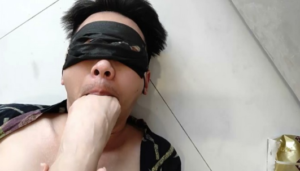 【黑丝诱惑】素人篇：某小学音乐老师黄老师脚深喉插吐狗奴-97LZTD-103145