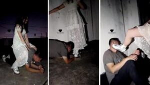 【白桃】天台处刑-耳光口水脏鞋白袜踩踏-97LZTD-103049