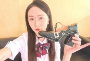 GTS VR被缩小成为长腿白丝学姐的鞋中奴-97LZTD-450655