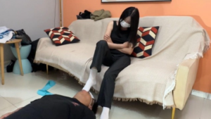 【睹物丝拍】雯雯牛仔裤白袜玩弄贱狗-97LZTDGXFC-00000313271657