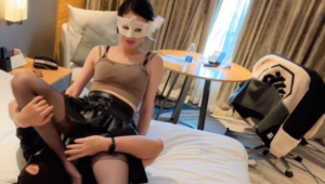 婉儿原创 黑丝美腿绞晕200斤黑衣小哥下-97LZTDGXFC-00000313271789