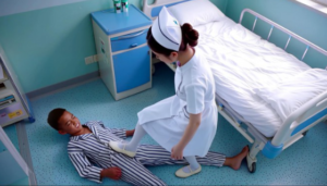 女护士对无理取闹的熊孩子进行强制治疗-97LZTDGXFC-00000313271819