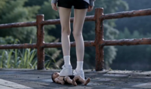 【段子先生】清纯美女小白鞋虐踩小人-97LZTDGXFC-00000313271877