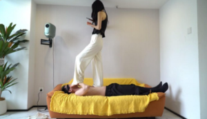【黑丝诱惑】素人篇：小护士楠楠长靴踩食物脚深喉耳光抽打狗奴-97LZTDGXFC-00000313271909