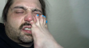 一把鼻涕一把泪！脚趾挖鼻孔、戳眼睛！傻货惨遭女神凶残花式脚深喉-97LZTDGXFC-00000313272050