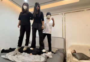 精神小妹三人棉袜暴力霸凌狗奴-97LZTDGXFC-00000313272089