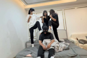 精神小妹三人棉袜暴力霸凌狗奴-97LZTDGXFC-00000313272089