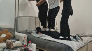 精神小妹三人棉袜暴力霸凌狗奴-97LZTDGXFC-00000313272089